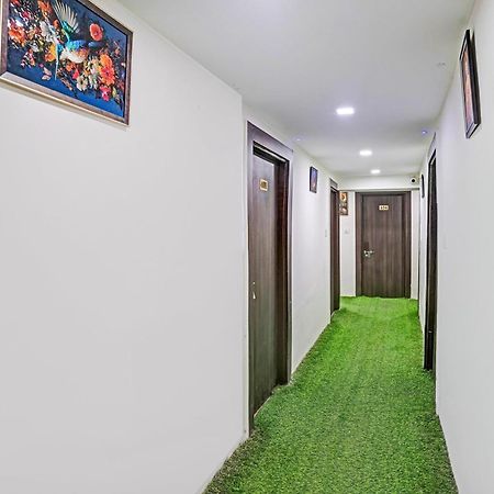 Super Hotel O Navrangpura Cg Road Formerly Hotel Yugraj Ahmedabad Exterior photo